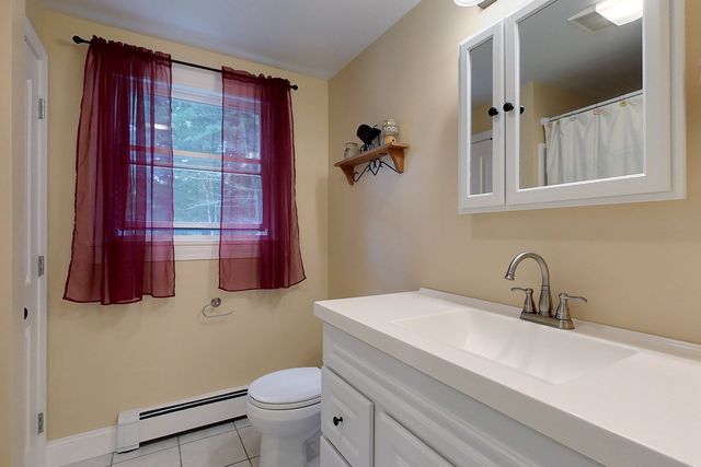 135 Lowell Rd, Pepperell, MA 01463