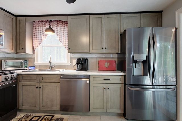 135 Lowell Rd, Pepperell, MA 01463