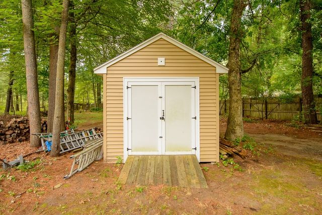 135 Lowell Rd, Pepperell, MA 01463