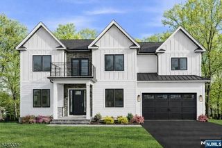 11 Elmwood Court, Livingston, NJ 07039