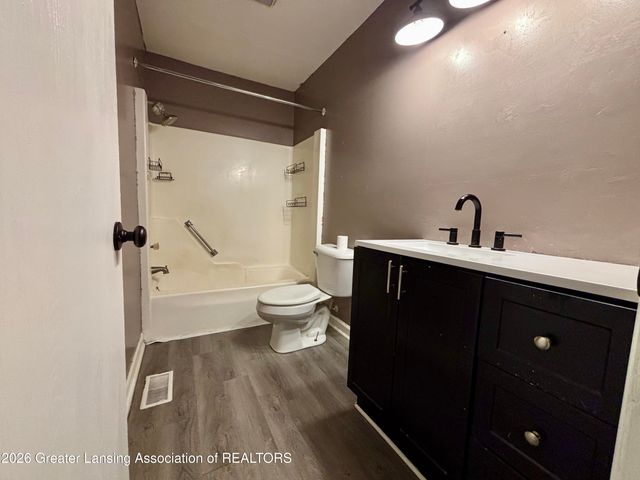 2916 Viking Street, Lansing, MI 48911