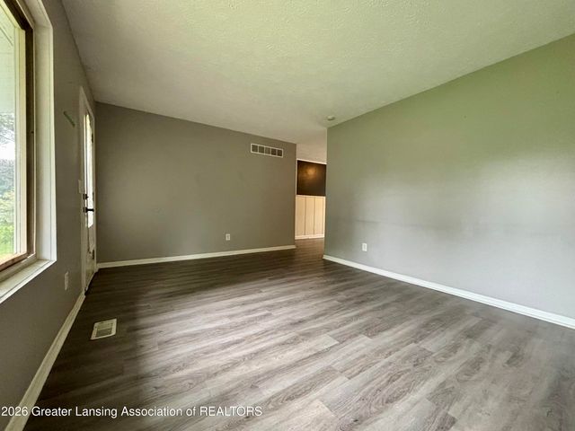 2916 Viking Street, Lansing, MI 48911