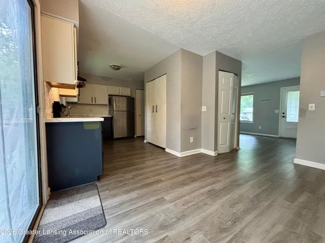 2916 Viking Street, Lansing, MI 48911