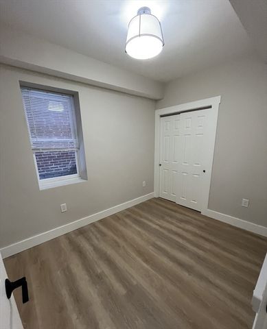 17 M Street, Boston, MA 02127