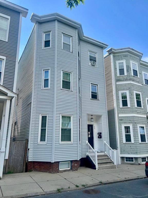 17 M Street, Boston, MA 02127