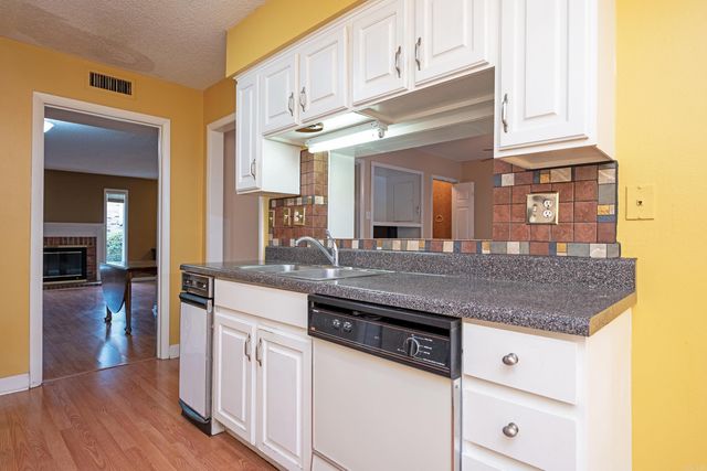 5 Hampshire Circle, Little Rock, AR 72212