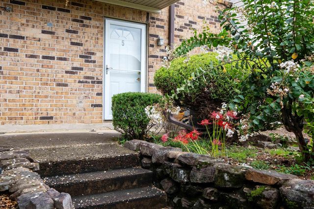 5 Hampshire Circle, Little Rock, AR 72212