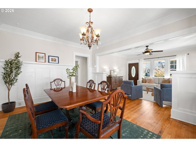1727 N WINCHELL St, Portland, OR 97217