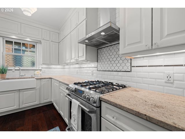 1727 N WINCHELL St, Portland, OR 97217