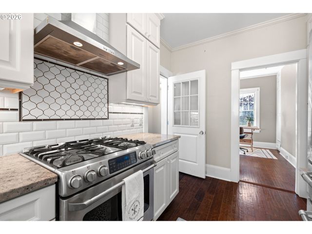 1727 N WINCHELL St, Portland, OR 97217