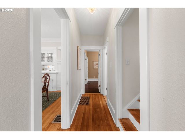 1727 N WINCHELL St, Portland, OR 97217