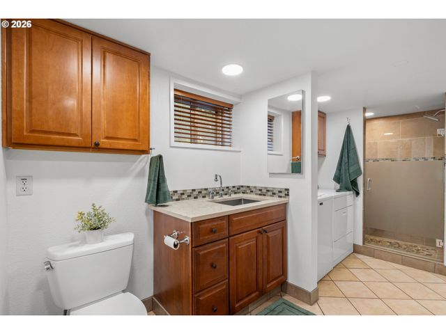 1727 N WINCHELL St, Portland, OR 97217