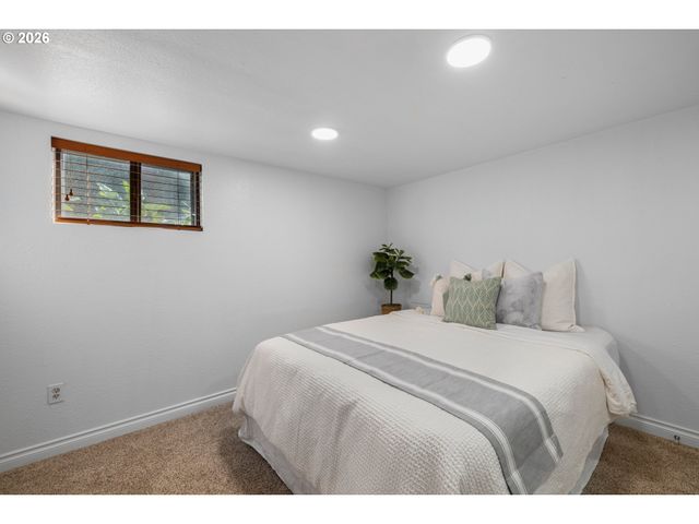 1727 N WINCHELL St, Portland, OR 97217