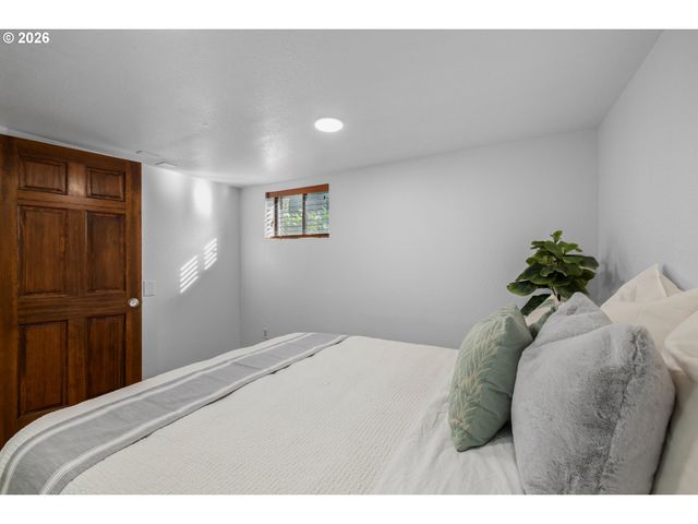 1727 N WINCHELL St, Portland, OR 97217