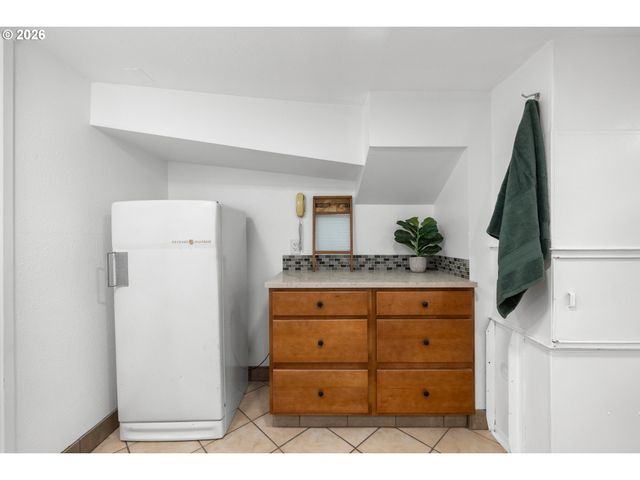 1727 N WINCHELL St, Portland, OR 97217