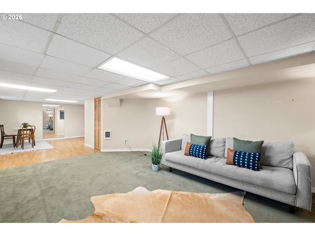 1727 N WINCHELL St, Portland, OR 97217