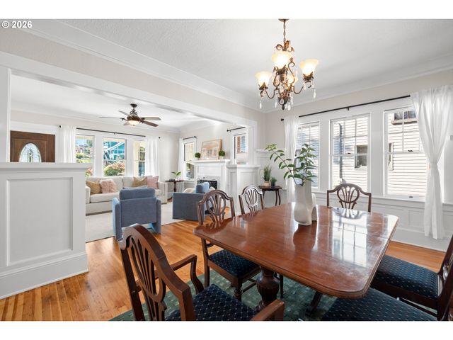 1727 N WINCHELL St, Portland, OR 97217