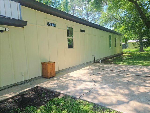 459 Live Oak Road, Wharton, TX 77488