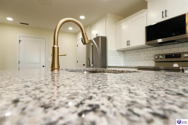 838 Otter Creek Road, Vine Grove, KY 40175