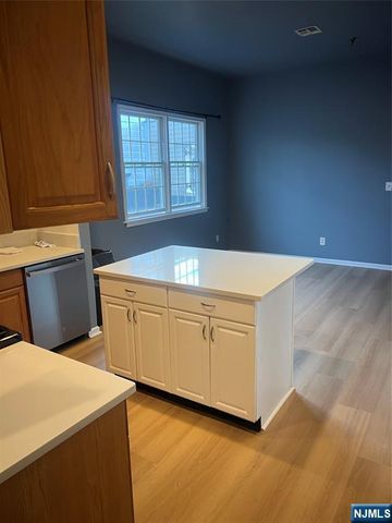 250 Park Avenue 2, East Rutherford, NJ 07073