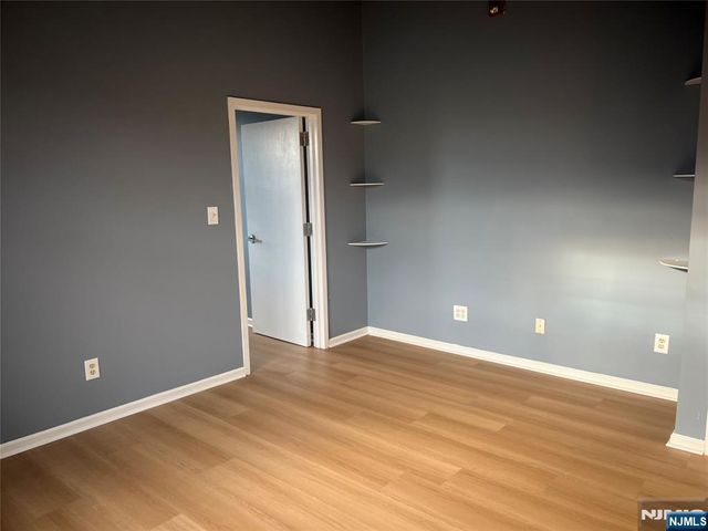 250 Park Avenue 2, East Rutherford, NJ 07073