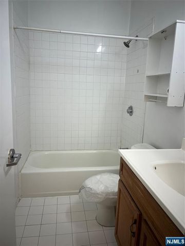 250 Park Avenue 2, East Rutherford, NJ 07073
