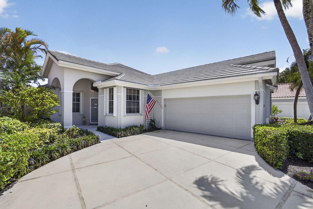 216 Eagleton Lake Boulevard, Palm Beach Gardens, FL 33418