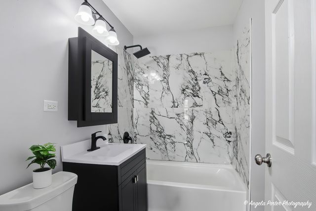 5205 N Lake Street, Mchenry, IL 60050