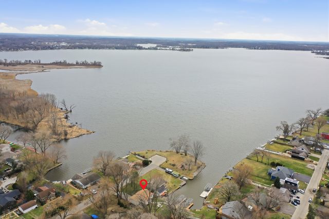 5205 N Lake Street, Mchenry, IL 60050