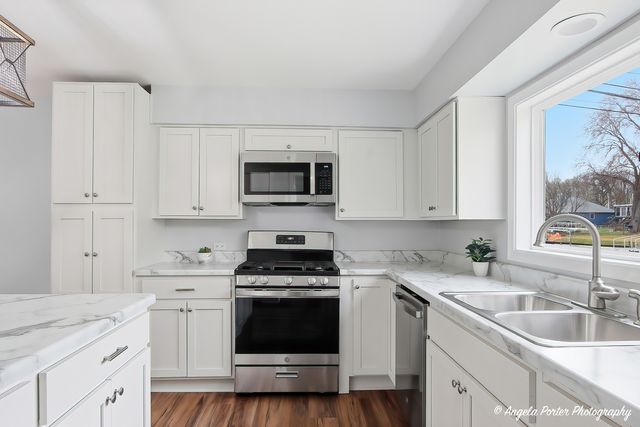 5205 N Lake Street, Mchenry, IL 60050