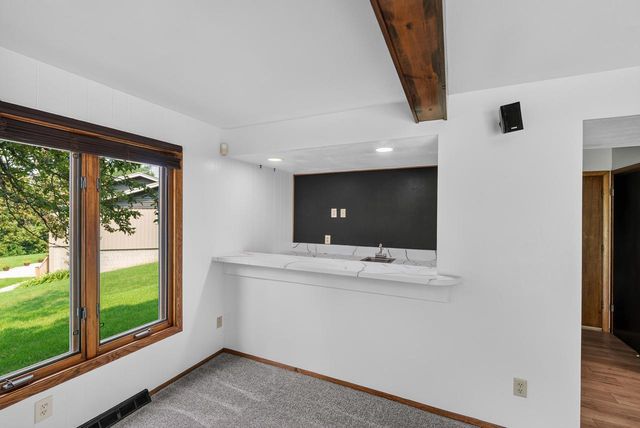 5377 S 48th STREET, Greenfield, WI 53220