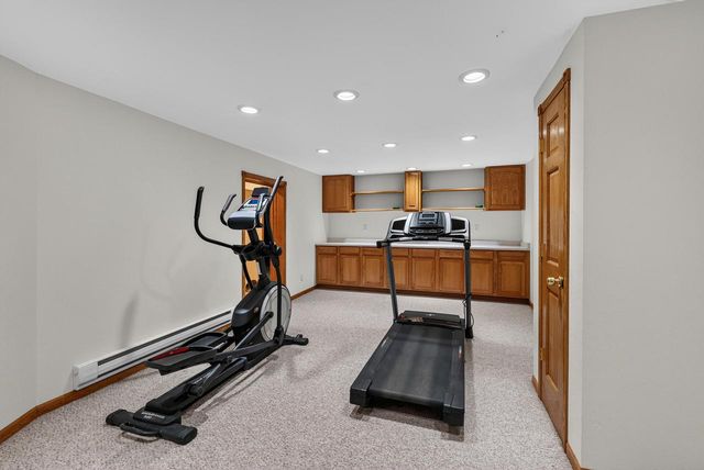 5377 S 48th STREET, Greenfield, WI 53220