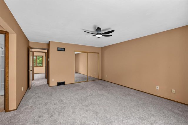 5377 S 48th STREET, Greenfield, WI 53220