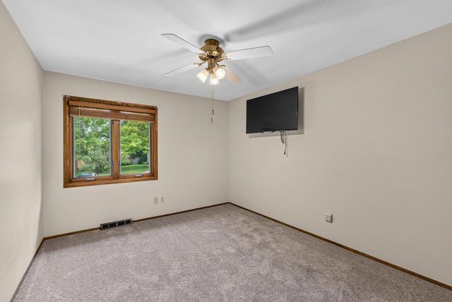 5377 S 48th STREET, Greenfield, WI 53220
