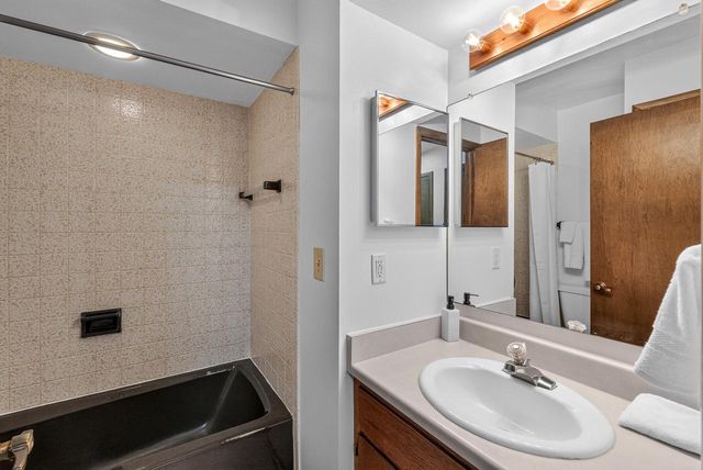 5377 S 48th STREET, Greenfield, WI 53220