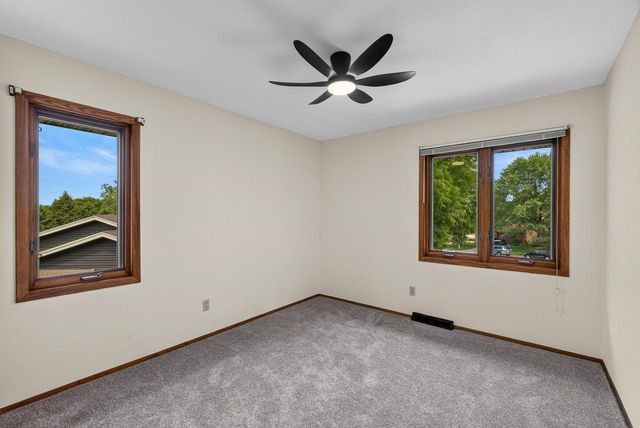5377 S 48th STREET, Greenfield, WI 53220