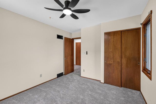 5377 S 48th STREET, Greenfield, WI 53220
