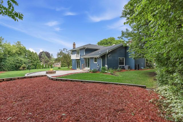5377 S 48th STREET, Greenfield, WI 53220
