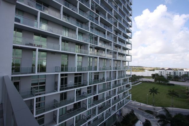 2000 Metropica Way 1609, Sunrise, FL 33323