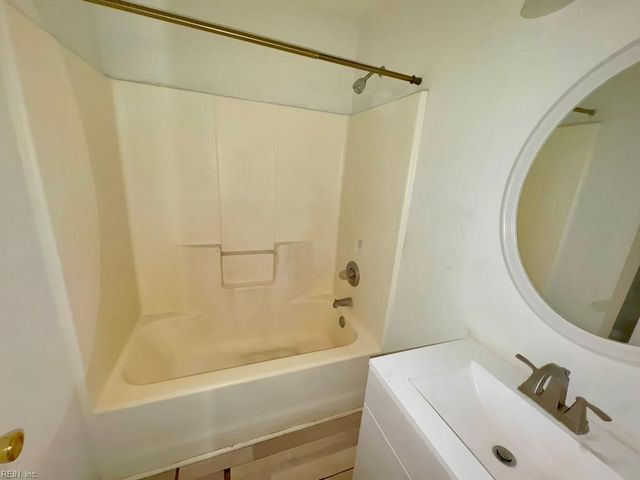 42 Cooper DR, Portsmouth, VA 23702