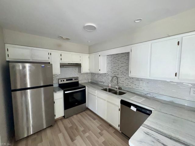 42 Cooper DR, Portsmouth, VA 23702