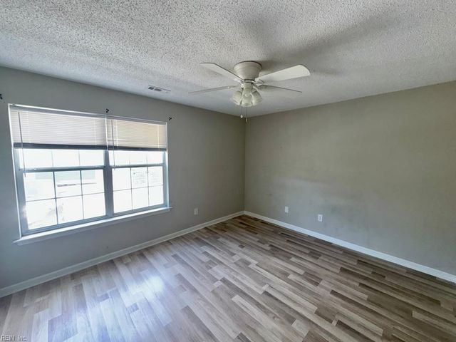 42 Cooper DR, Portsmouth, VA 23702