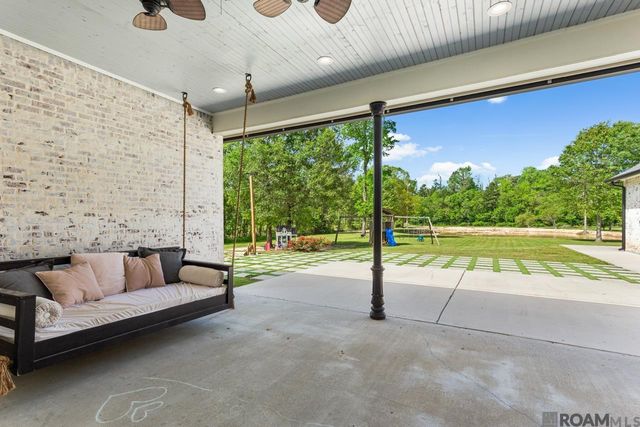 34435 Quarter Horse Ln, Walker, LA 70785