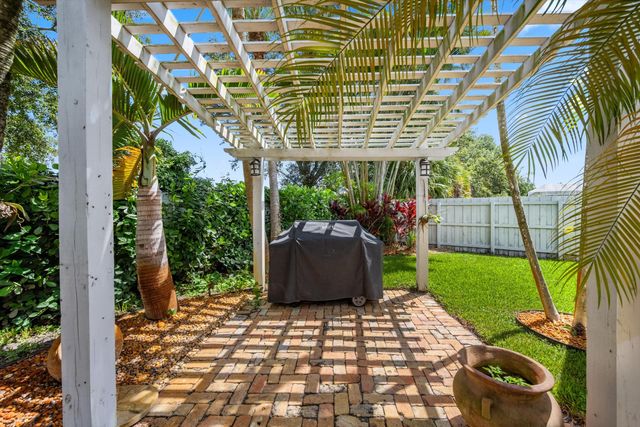 13741 Sheffield Street, Wellington, FL 33414