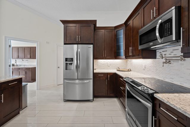 13741 Sheffield Street, Wellington, FL 33414