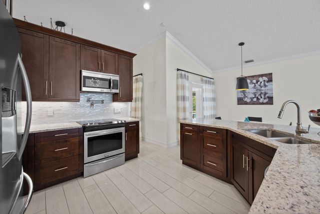 13741 Sheffield Street, Wellington, FL 33414