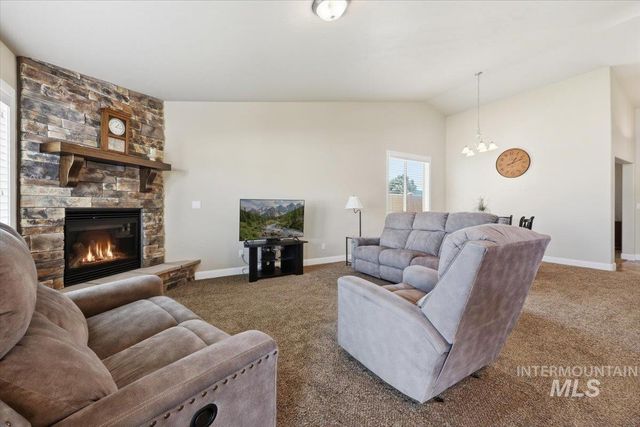 5020 W Los Flores St, Meridian, ID 83646