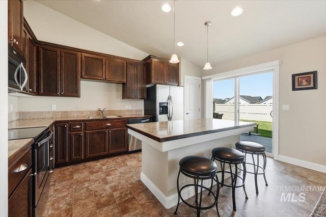 5020 W Los Flores St, Meridian, ID 83646