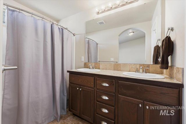 5020 W Los Flores St, Meridian, ID 83646