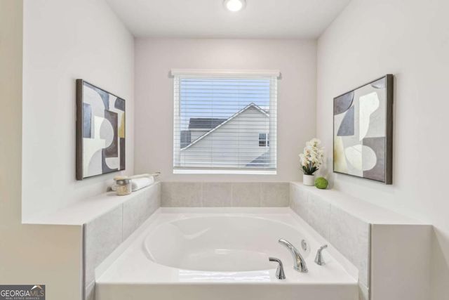 1352 Stephens View Drive, Loganville, GA 30052